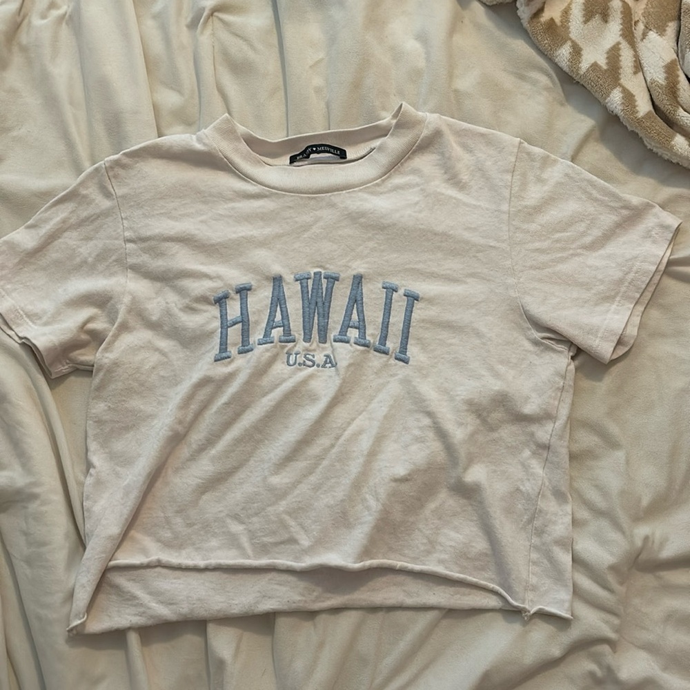 brandy melville HAWAIII cropped shirt
-one size fits all!!